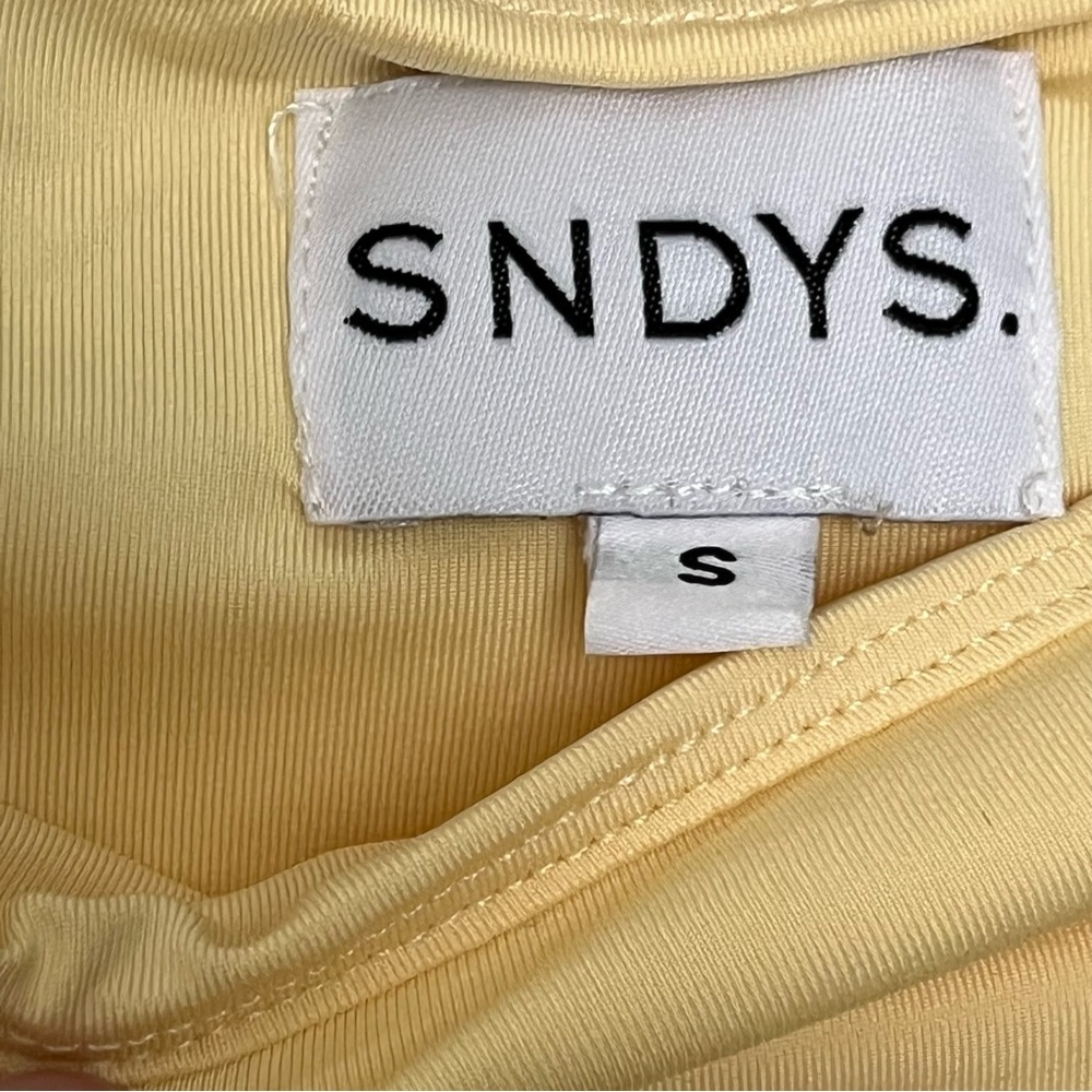 SNDYS × REVOLVE Baylee Skirt in Panna Cotta Keyhole Gold Detail Side Slit Small - Picture 13 of 16